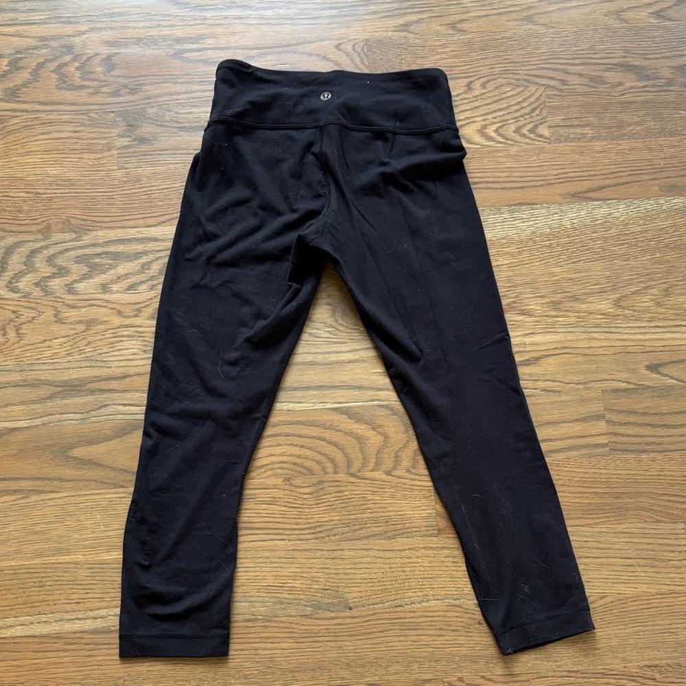 lululemon athletica Black Cropped Athletic Leggings 🍧